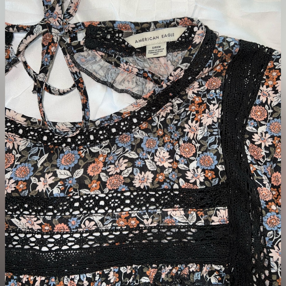American Eagle flowy floral blouse